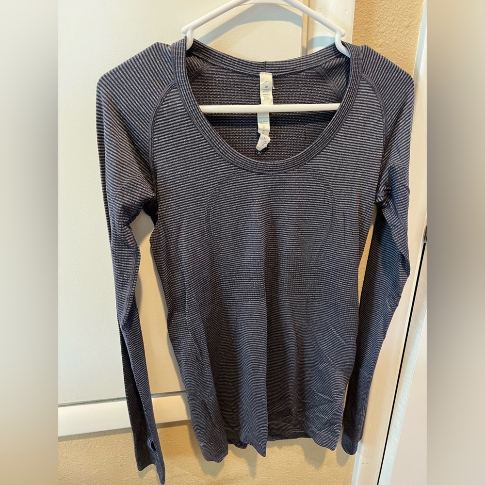 Lululemon blue size 6 swiftly top